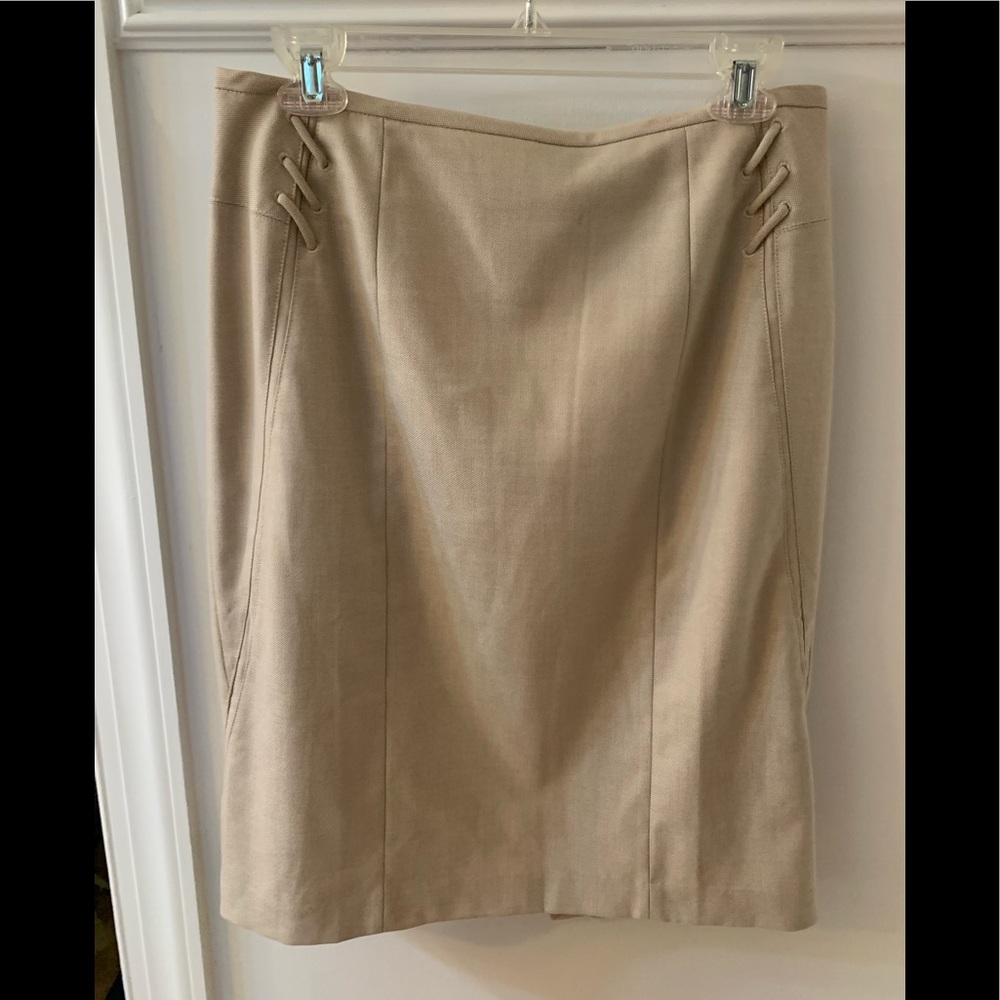 White House Black Market linen look fitted skirt, pretty hip detailing.